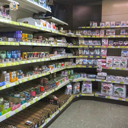 Katzenfutterbereich bei Leutner Kreativ - Garten - Zoo